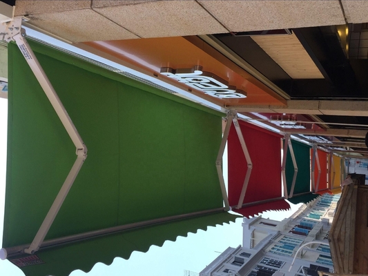 Fully Open Sunshade Awning in Polyester with Customized Colors and Sail Material